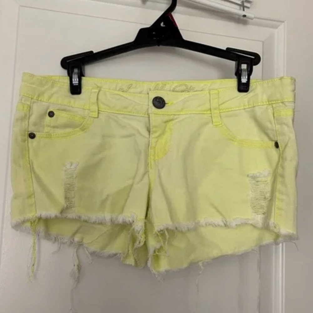 ⭐️Vanilla Star Neon Yellow Shorts⭐️